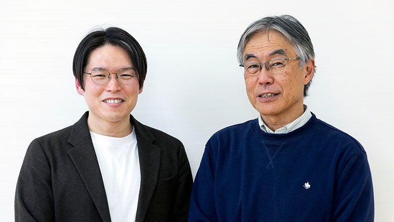 DNP平井佑太（左）と三浦教授（右）のツーショット画像
