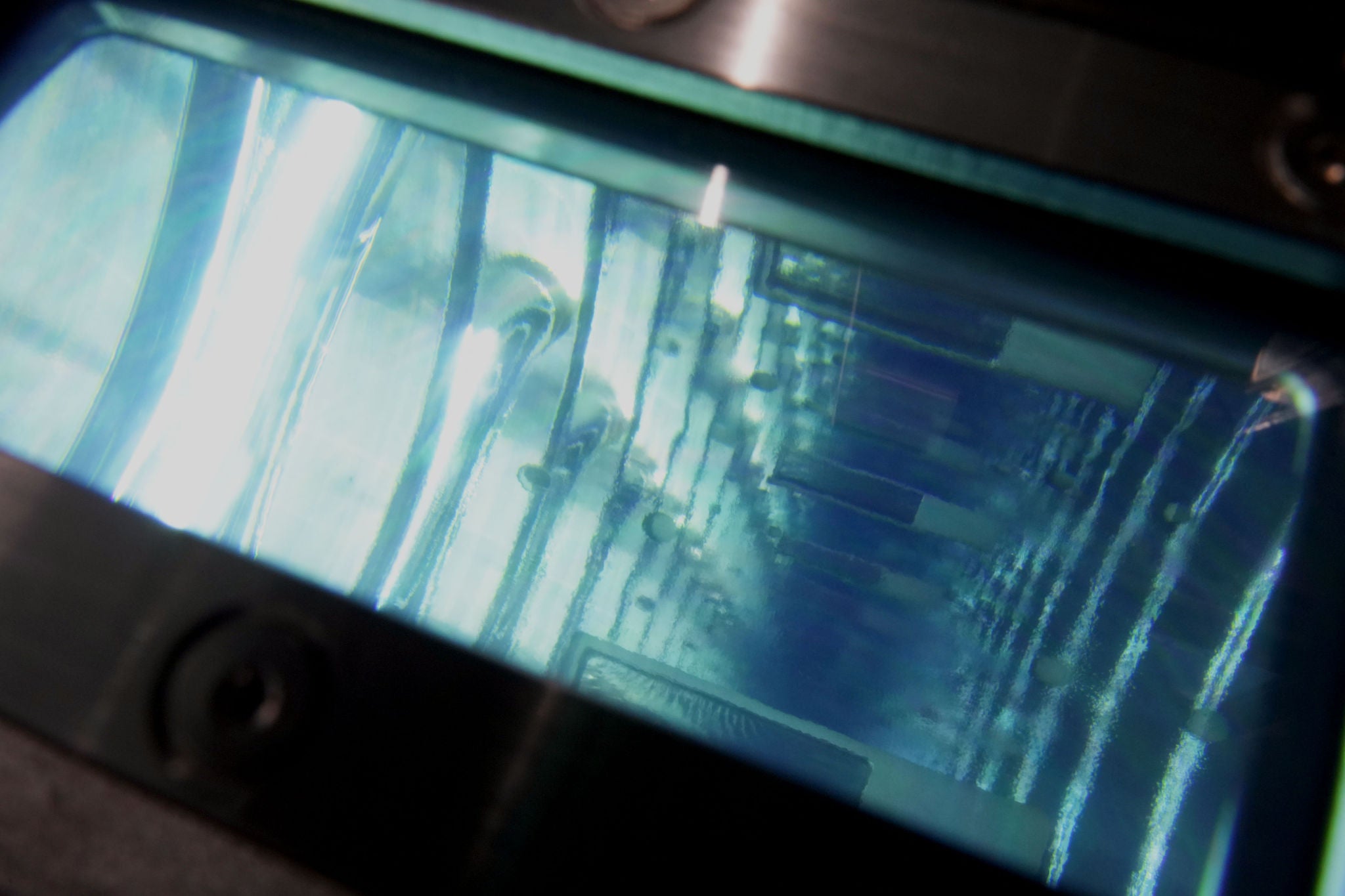 Illuminated medium-pressure UV lamps used in the Green Aseptic Technology process