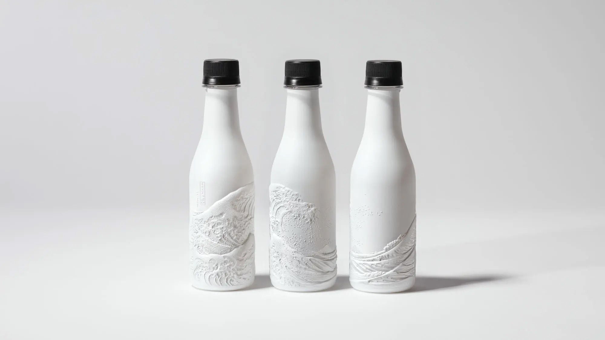Functional film complex PET Bottle featuring a finely sculpted Hokusai ukiyo-e, combining high barrier performance with premium bottle design.