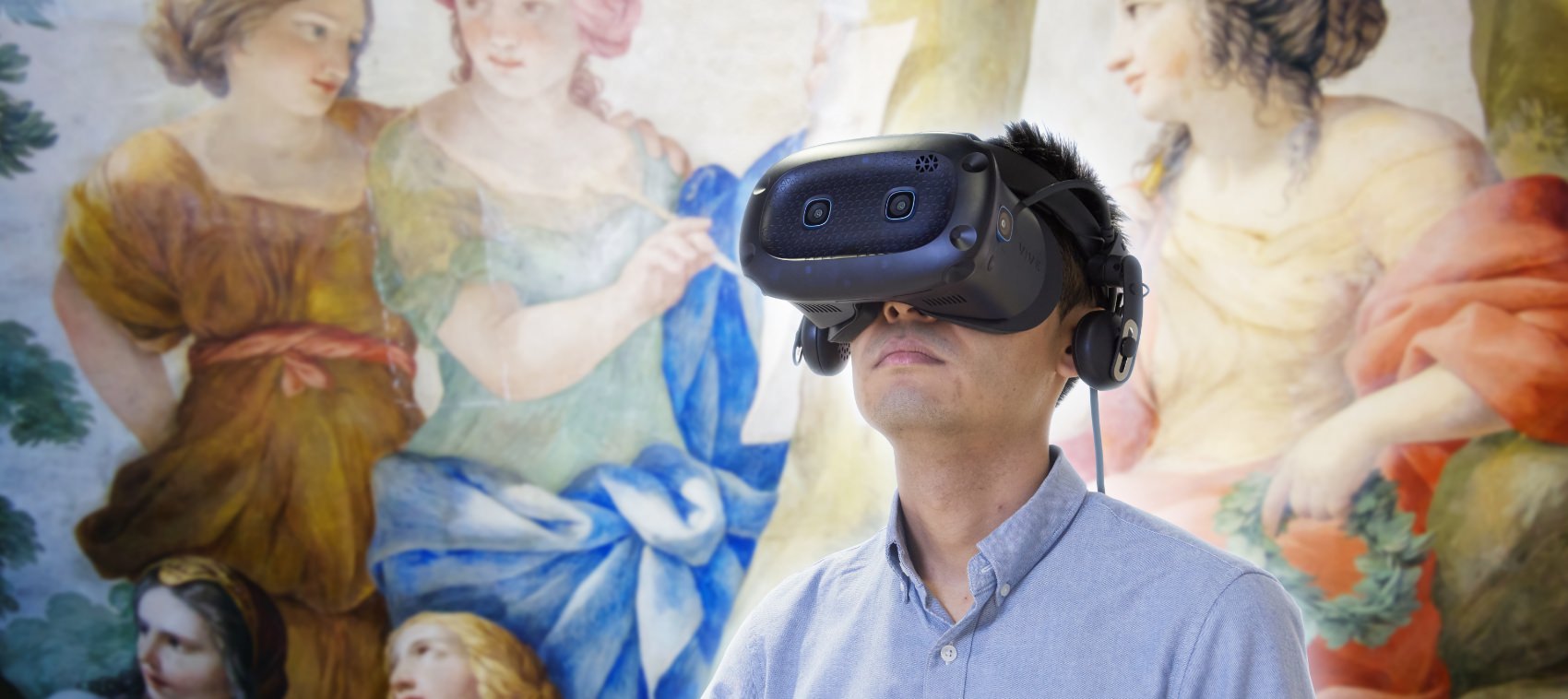 Image of using a head-mounted display for art appreciation